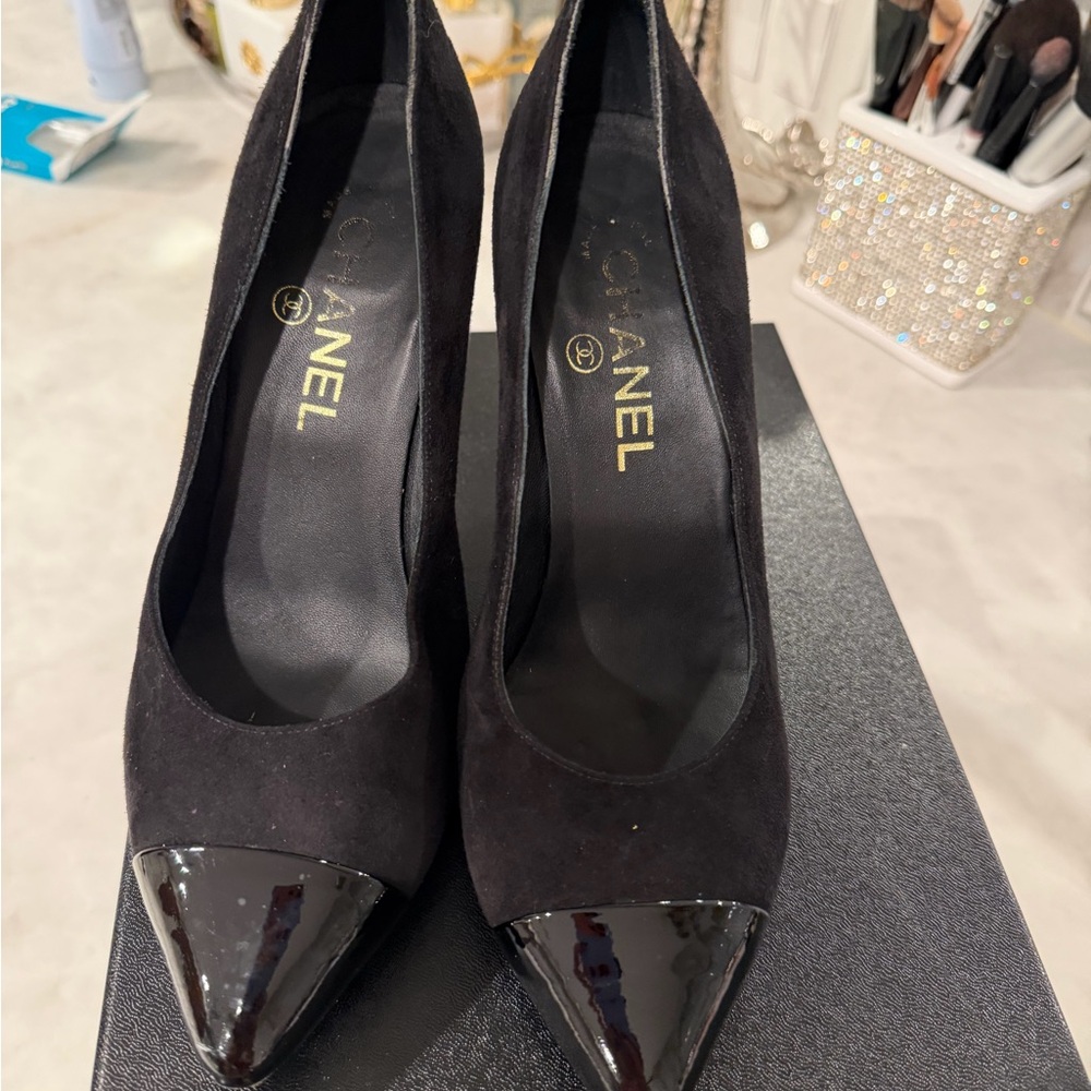 CHANEL Black Patent Leather Toe Heels